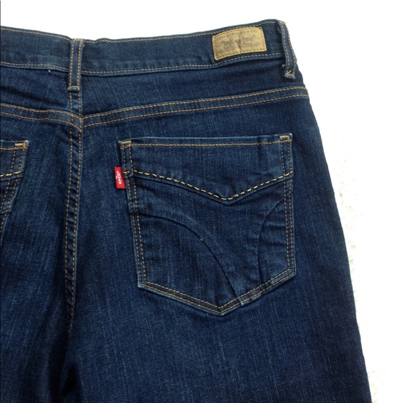 Levi's Perfectly Slimming Capris - Picture 4 of 7